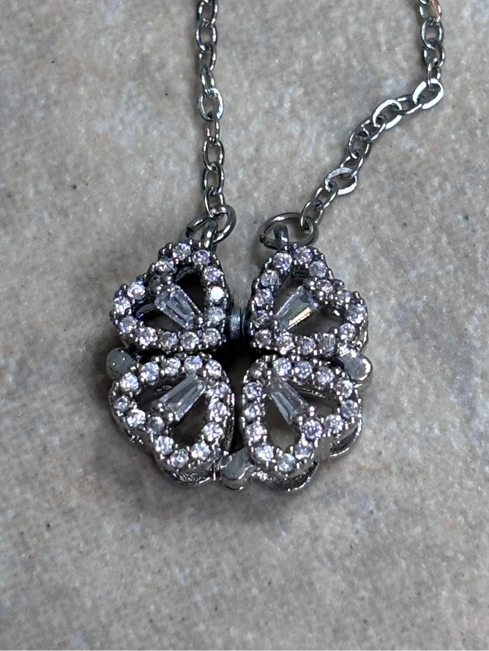 Stainless steel Hearts/Clover Pendant Necklace. - Picture 4 of 7